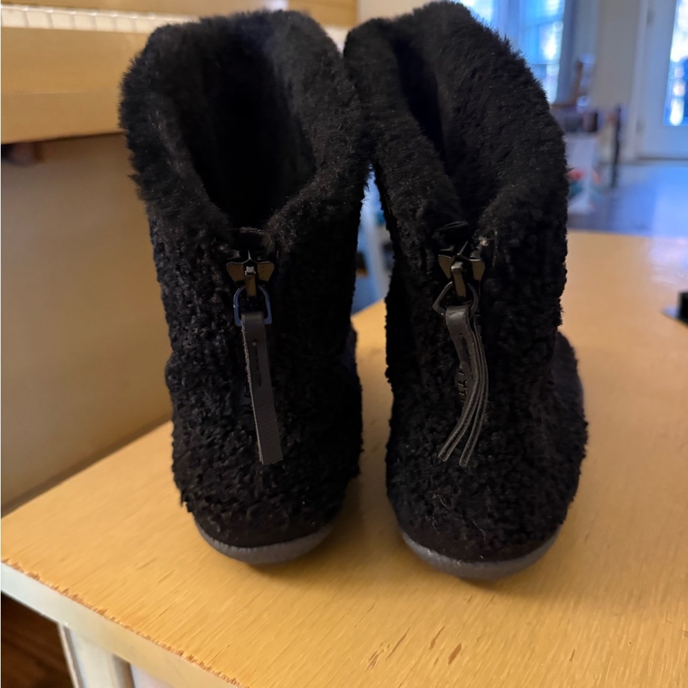 TOMS Black Fuzzy House Boots